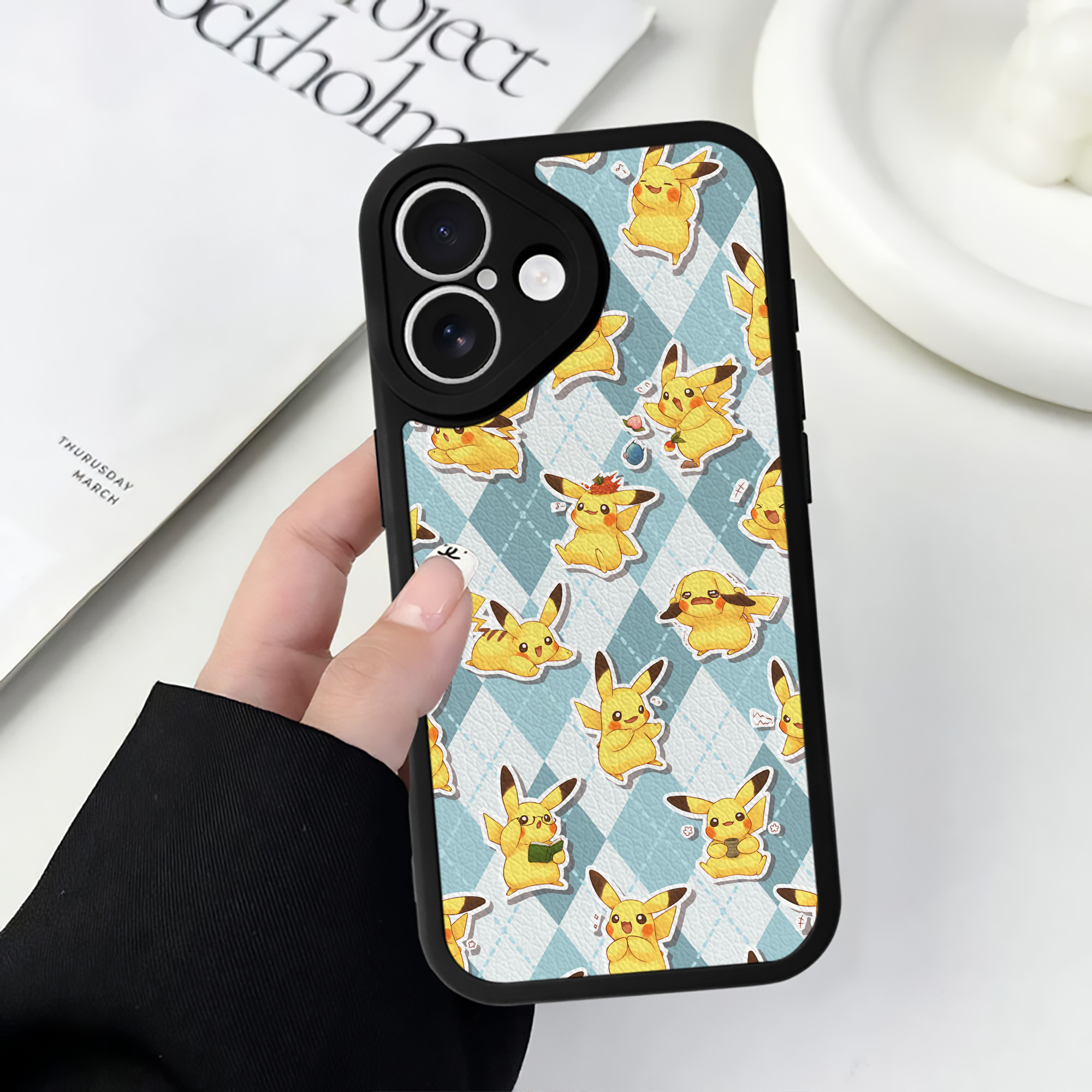（画像用） ポケットモンスター Pokémon 【iPhone 16シリーズ対応】シリコンスマホケース（レザー調） 材質：シリコン